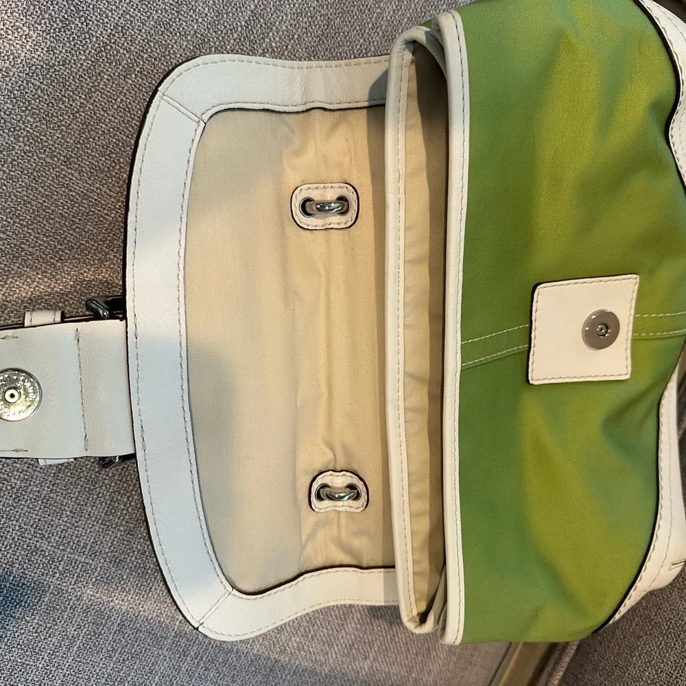 New Coach vintage Soho Green White Signature Satchel Hobo Bag Flap Buckle - Picture 8 of 17